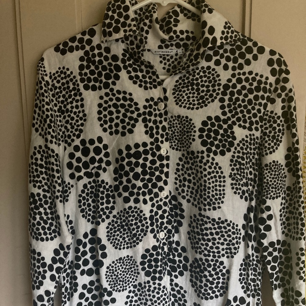 NWOT Marimekko 100% linen white button down shirt w/black dots, 7/8 sleeves M